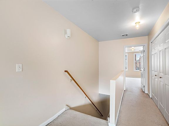 4th image of 16 Manning Ave #2