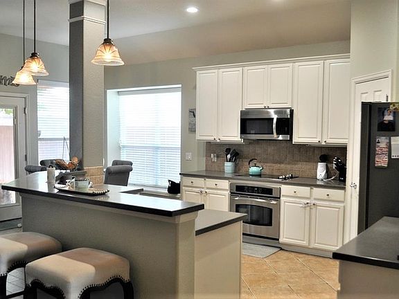 5th image of 2908 Maple Creek Dr