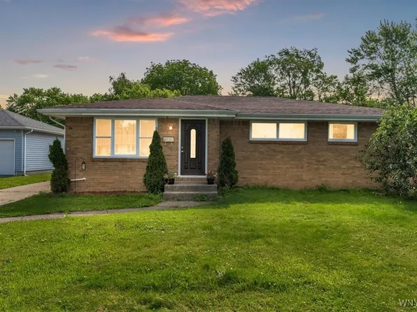 84 Kurtz Ave, Lancaster, NY 14086