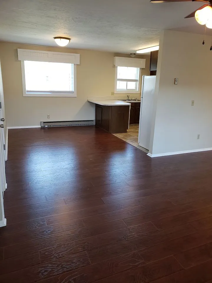 2 bed, 1.0 bath, $1,050 — Photo 2