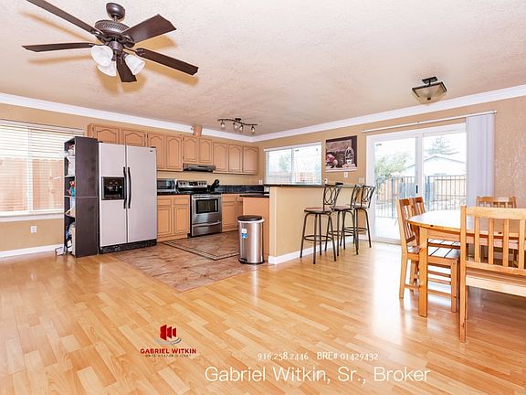 3rd image of 6 Tetlow Ct