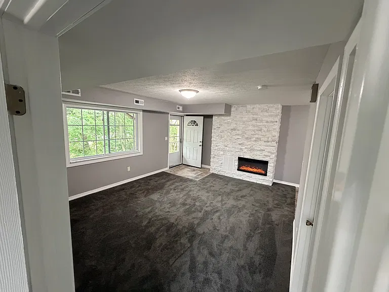 176 W Columbia Ave #4 — Photo 4
