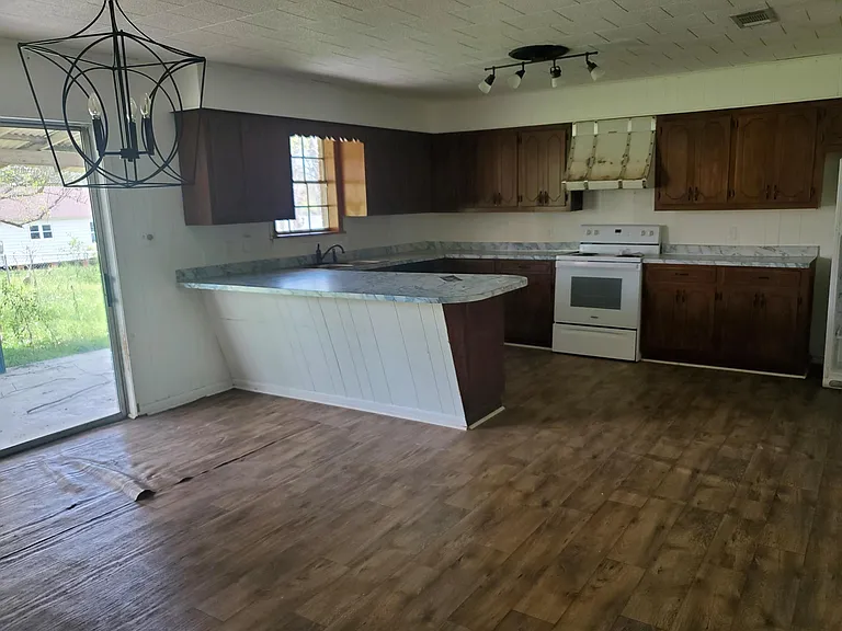 919 Kings Rd — Photo 7