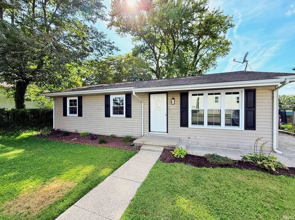 903 NE 2nd St, Washington, IN 47501