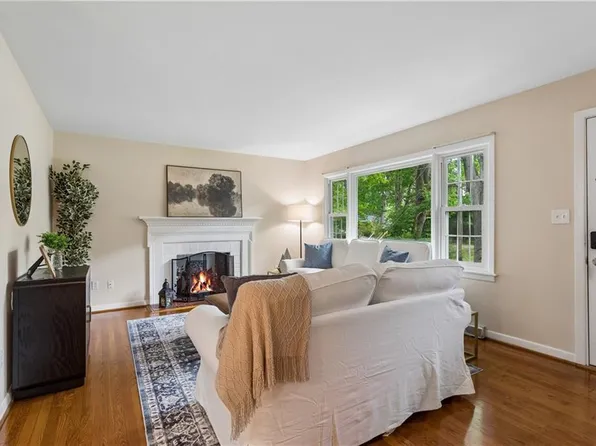 214 Greenland Dr, Yorktown, VA 23693