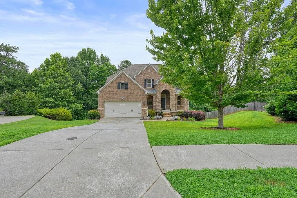 5 bed, 4.0 bath, 3243 sqft, $4,890 — Photo 4
