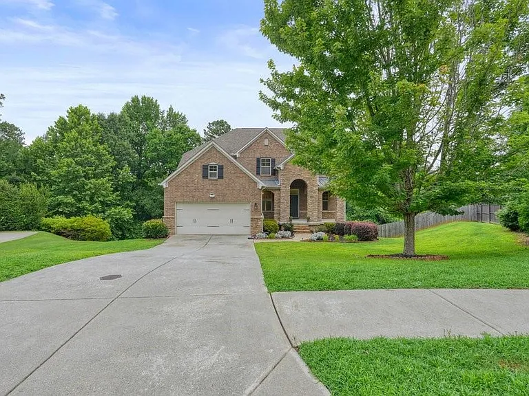 1010 Chelsey Way — Photo 4