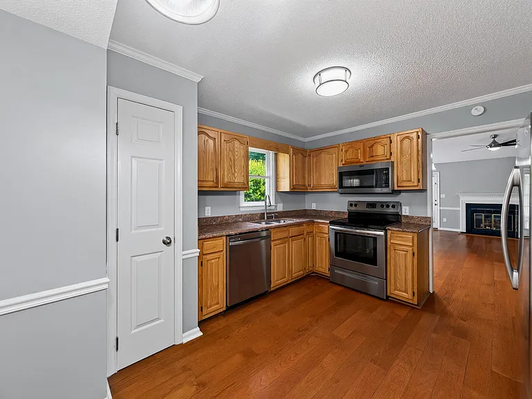 114 Planetree Ln — Photo 11