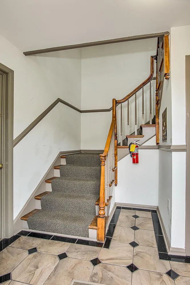 2 bed, 918 sqft, $2,449 — Photo 3