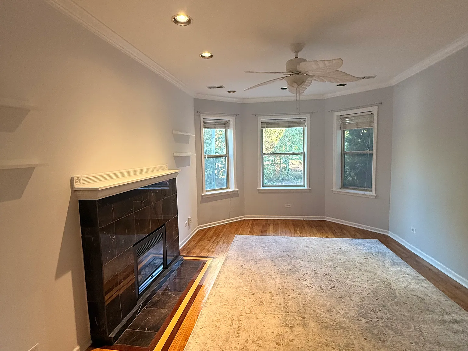 2 bed, 850 sqft, $2,200 — Photo 2