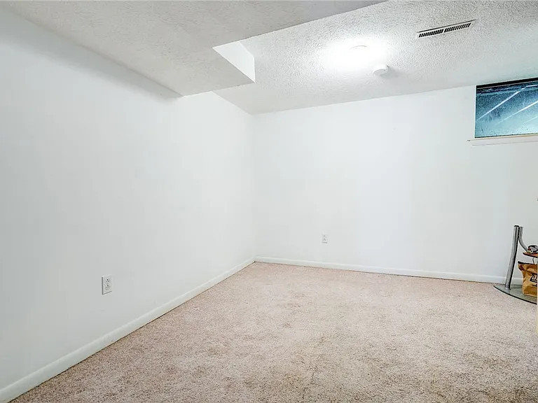 133 Penn Ln — Photo 13