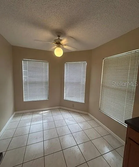 563 Holbrook Cir — Photo 6