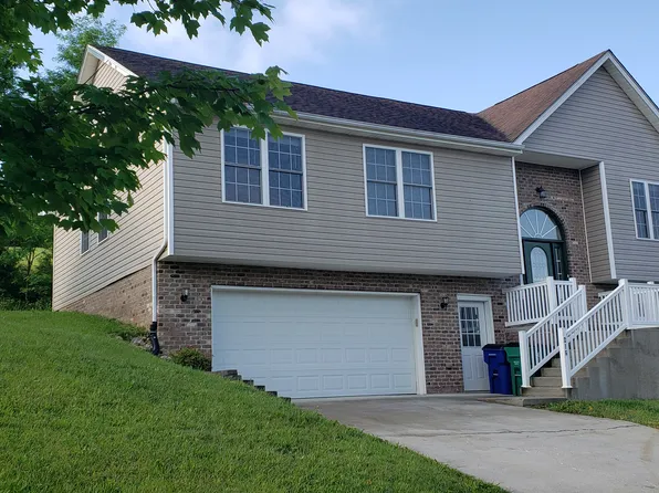 216 Mountain Breeze Dr, Blacksburg, VA 24060