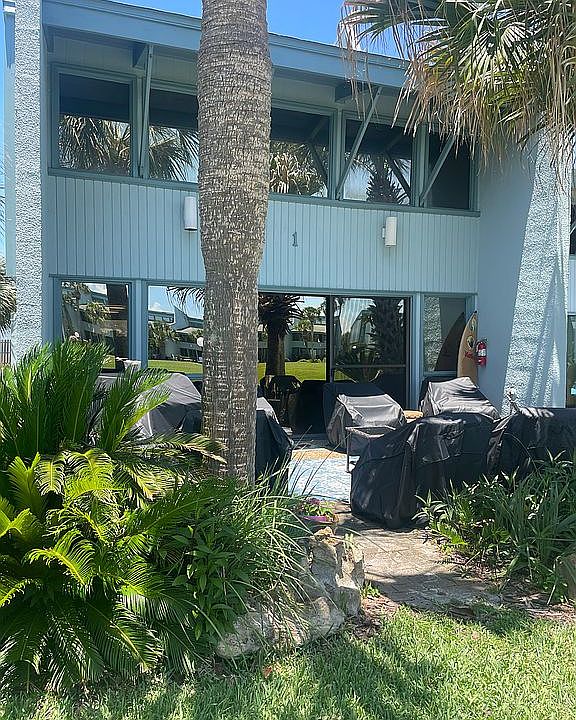 Back patio with great shade 
