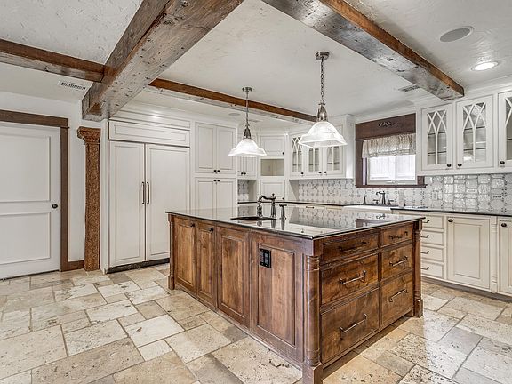 4_05kitchen.jpg