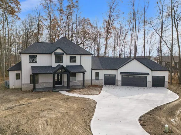 108 Anmer Hall, Fort Wayne, IN 46845