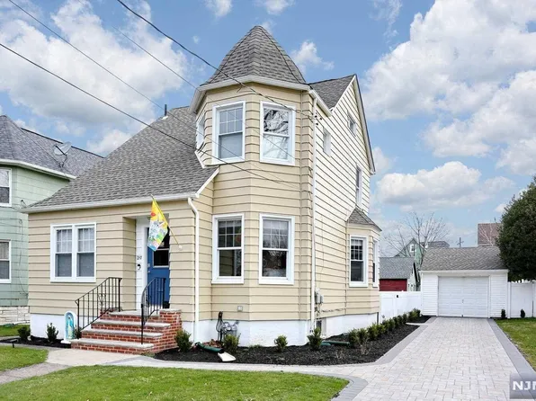 217 Raymond St, Hasbrouck Heights, NJ 07604