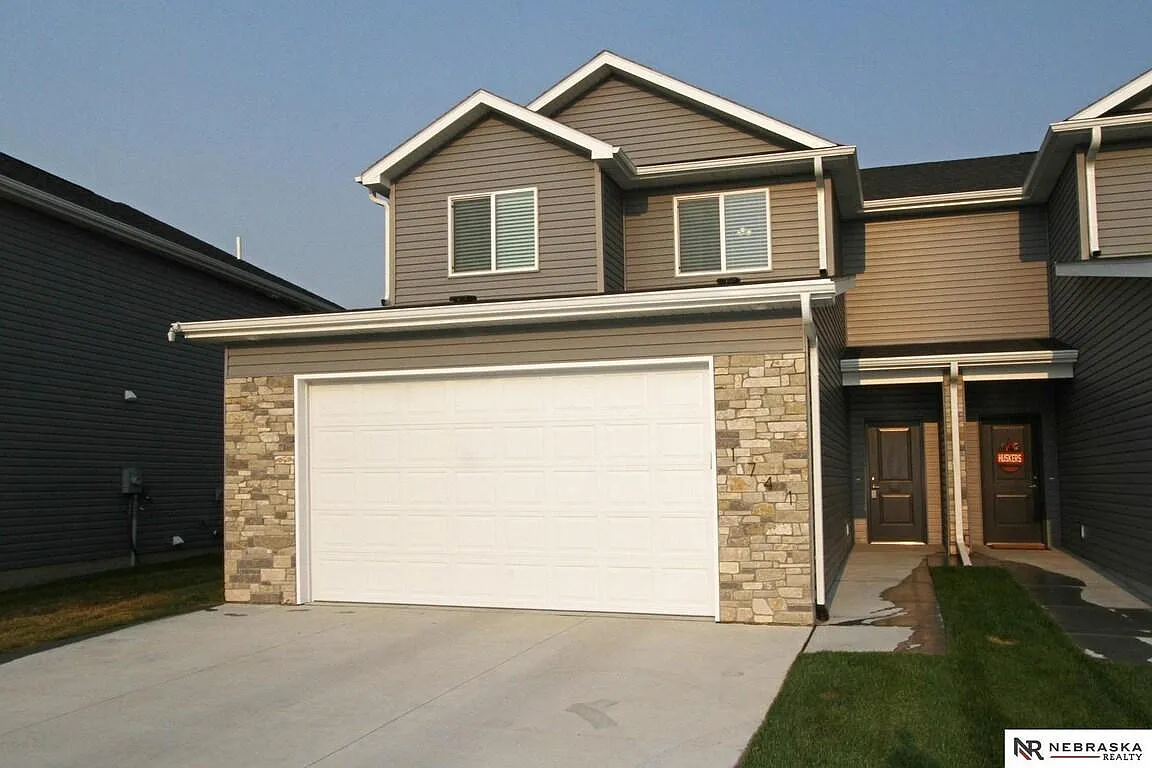 3 bed, 2.5 bath, 1750 sqft, $2,000 — Photo 1