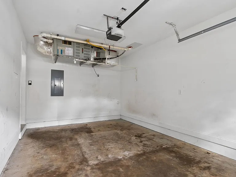 1136 Arlynn Ln — Photo 10