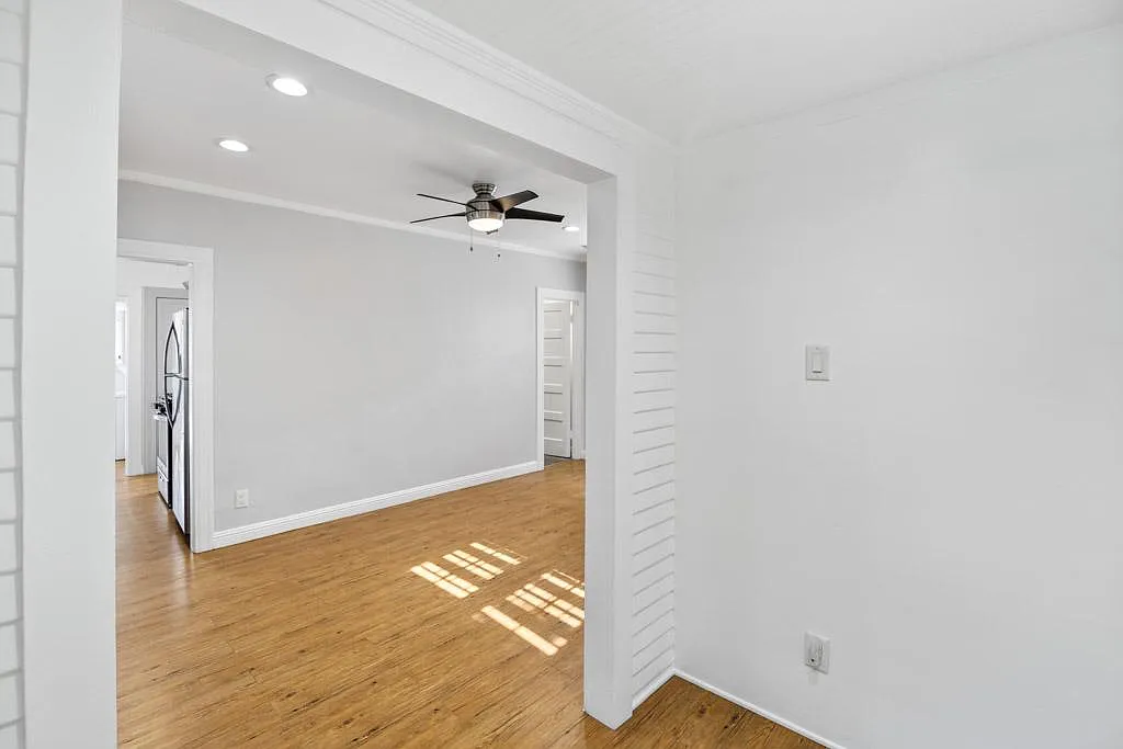 1453 W 37th Dr — Photo 2