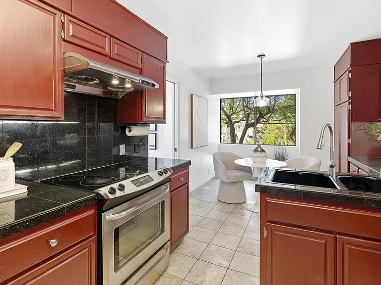 58 E Poplar Ave #4 — Photo 9