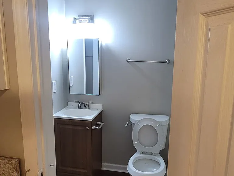 720 E High St #8 — Photo 9