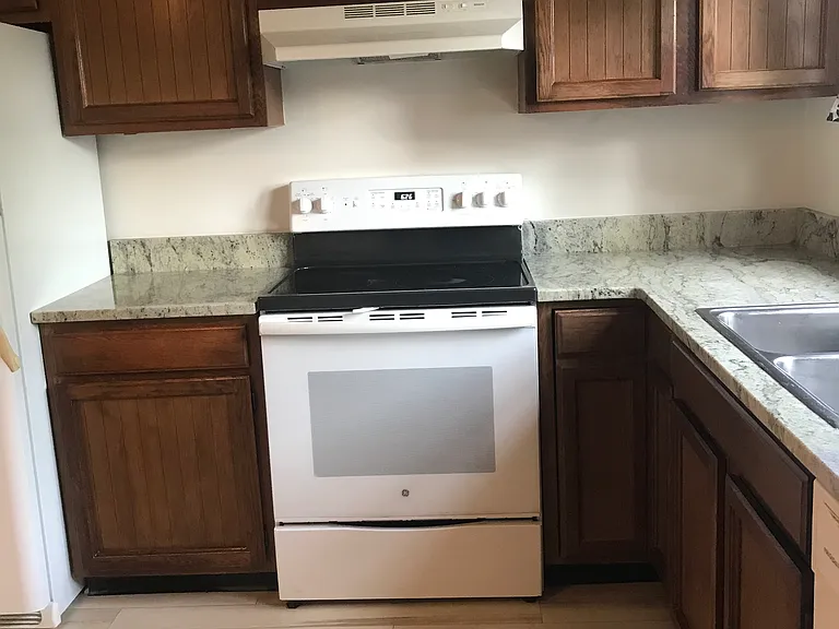 222 Cambridge Ct — Photo 43