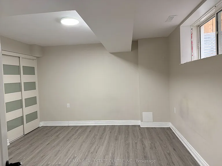 320 Sedgewood St #BASEMENT — Photo 8