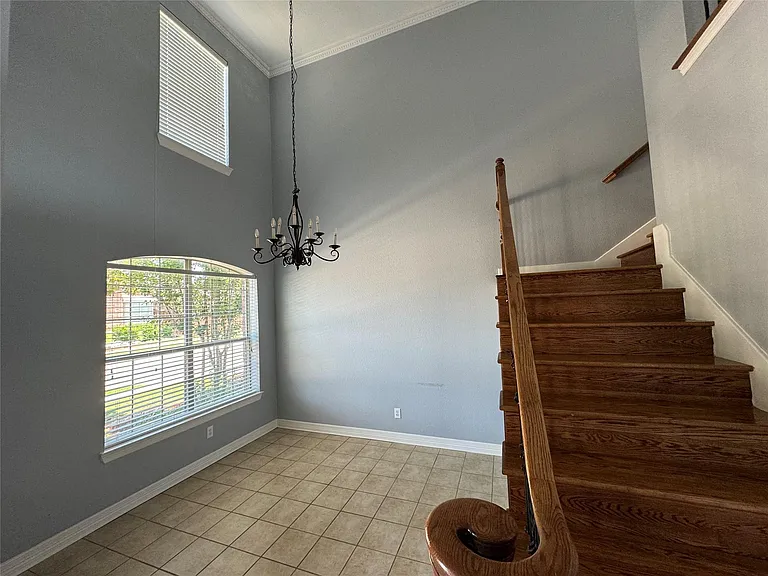 4405 Brighton Dr — Photo 3