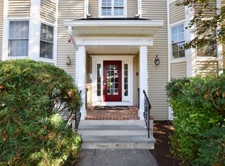 305 Carriage Ln #305, Taunton, MA 02780