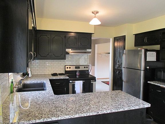 4th image of 7800 W Canterbury Ct