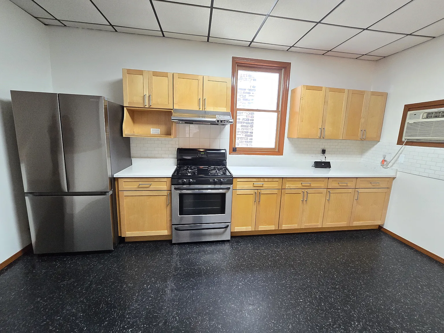 4 bed, 1200 sqft, $1,750 — Photo 2