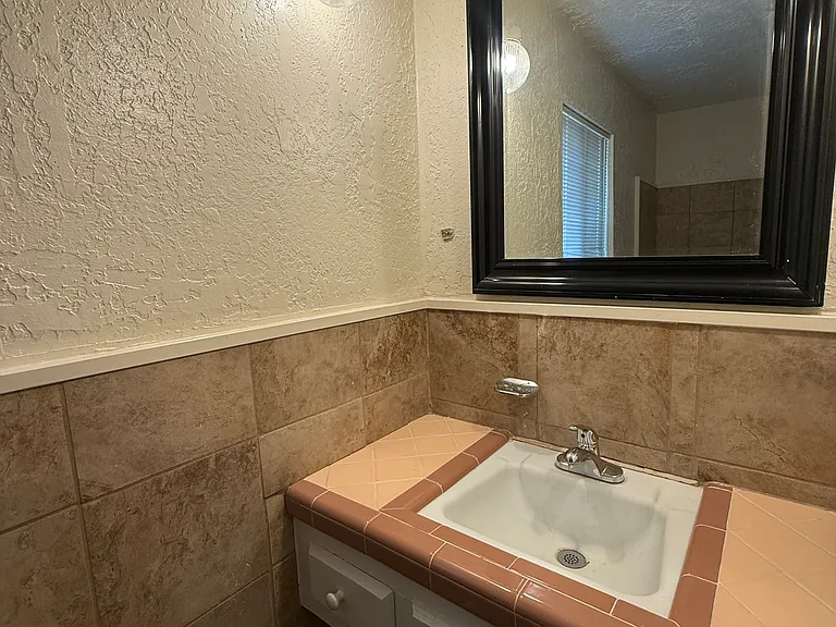 1539 NW 43rd St — Photo 9