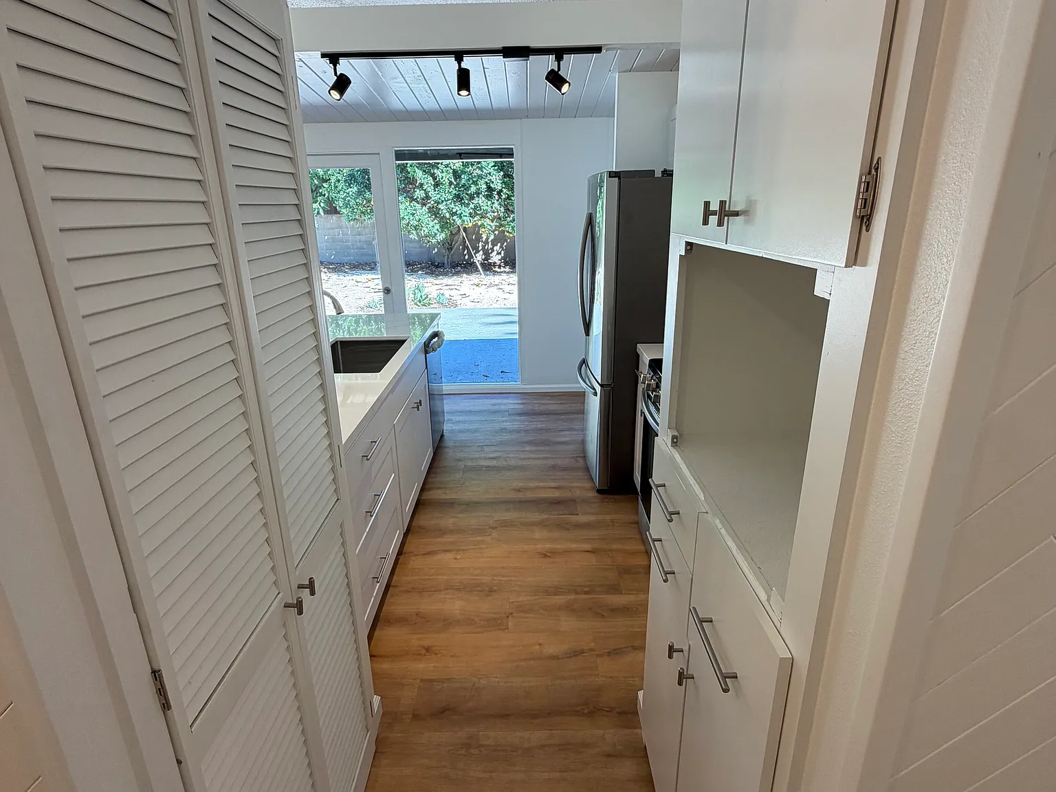 3 bed, 1600 sqft, $5,950 — Photo 3