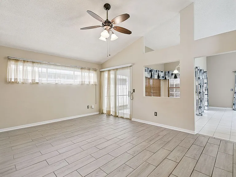 13750 Huntwick Dr — Photo 18