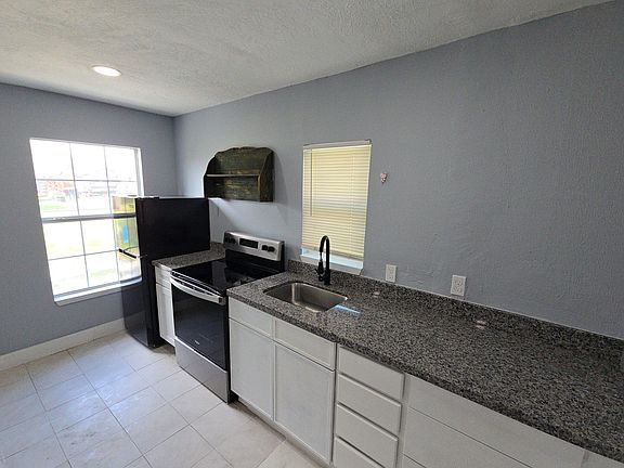 5th image of 9010 Linda Vista Rd #D