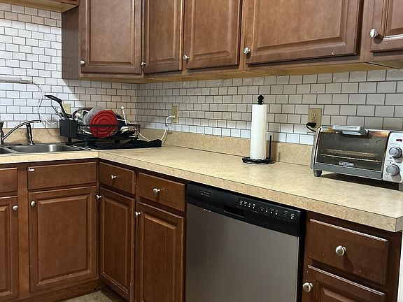 5th image of 4413 Kensington Ave
