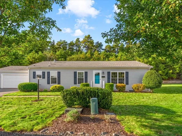 37 Willow Bend Blvd, Plymouth, MA 02360