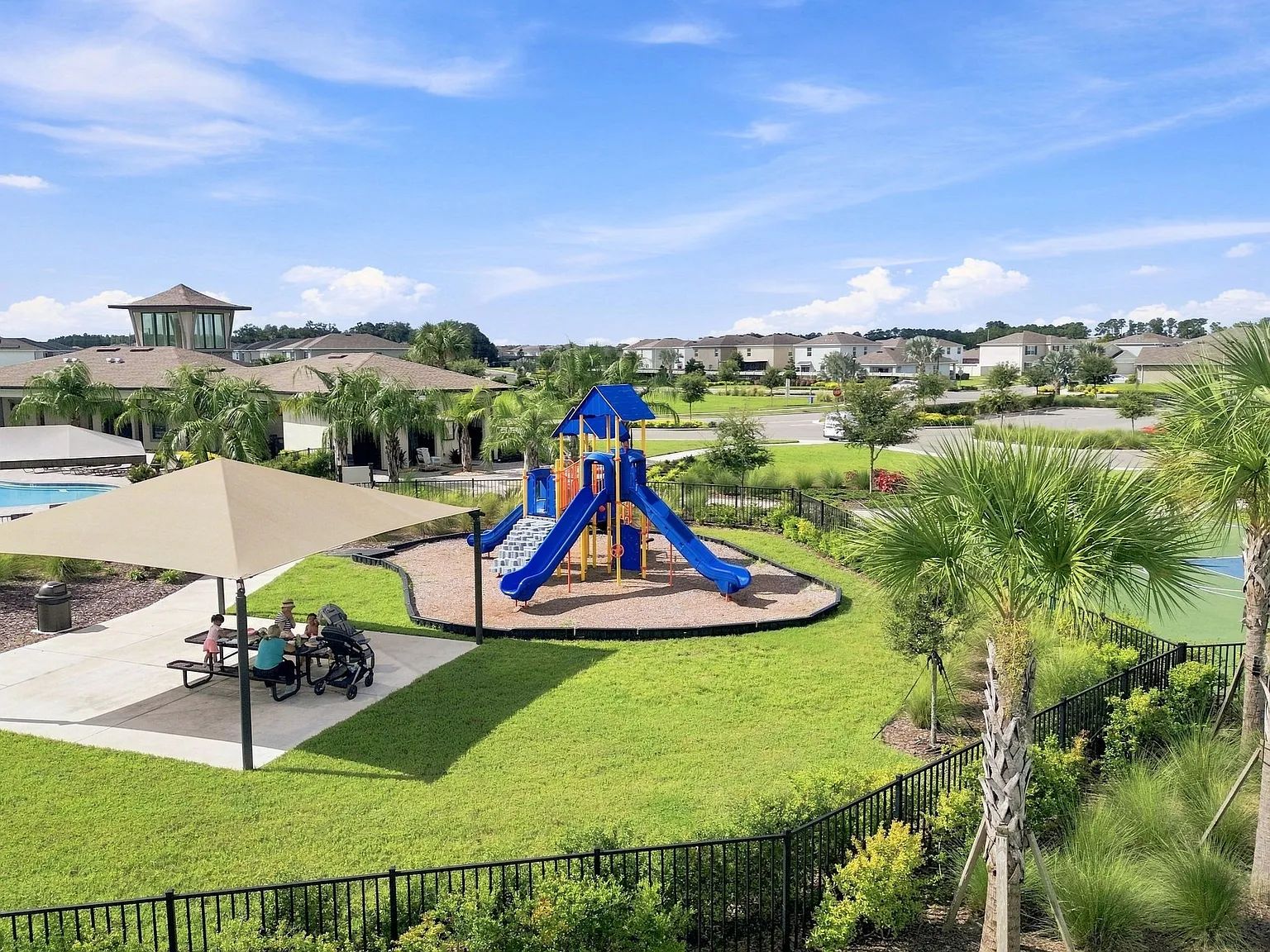 4 bed, 2.5 bath, 2260 sqft, $2,400 — Photo 4