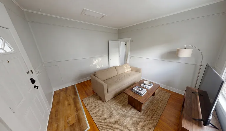 900 Woodlawn Ave — Photo 3