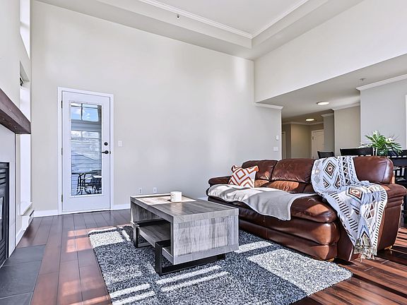 4th image of 32075 George Ferguson Way #403