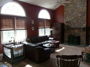 800 Lakeview Dr, Maple Glen, PA 19002