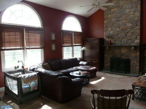 800 Lakeview Dr, Maple Glen, PA 19002
