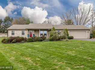 19211 Sharon Dr, Hagerstown, MD 21742