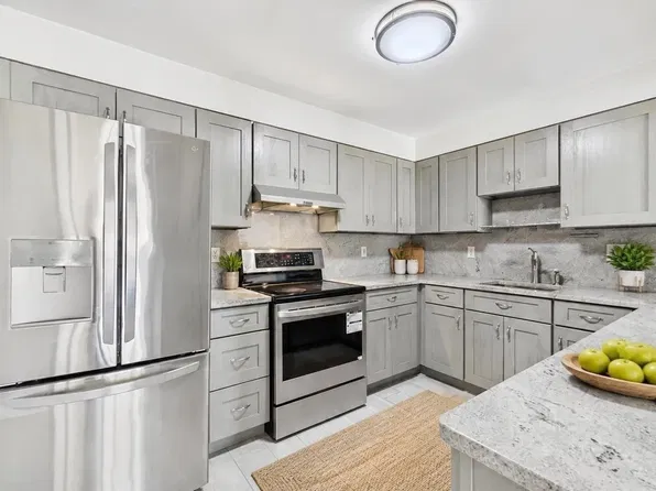 30 Chelsea St APT 204, Everett, MA 02149
