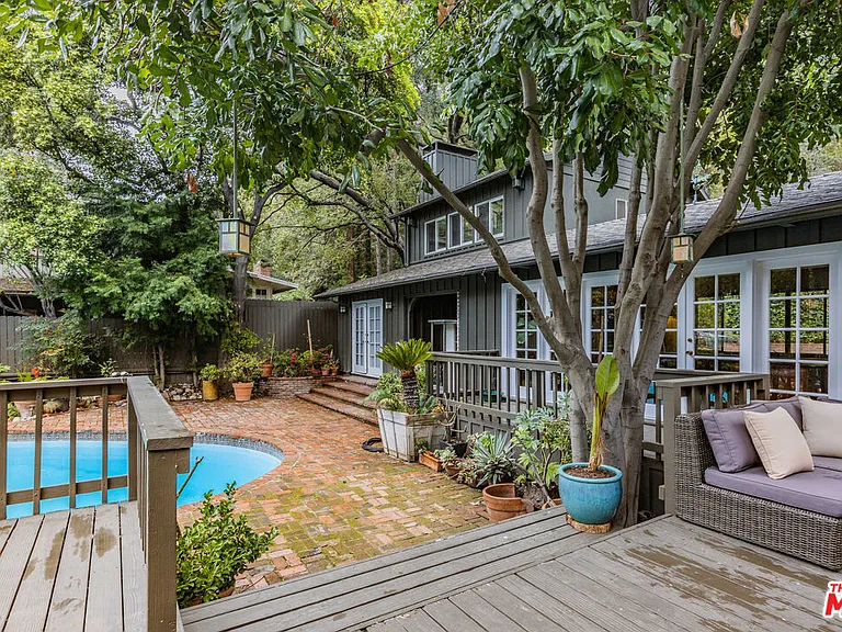 5228 Palm Dr — Photo 2