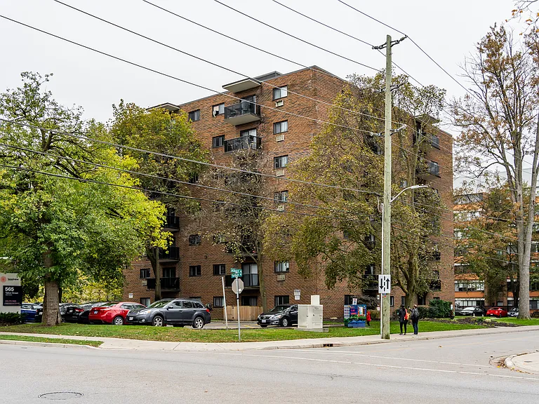 565 Talbot St — Photo 12
