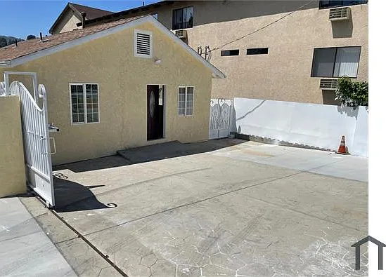 10057 Tujunga Canyon Blvd — Photo 13