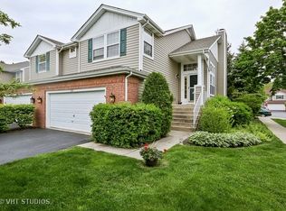 250 Waverly Ct, Willowbrook, IL 60527