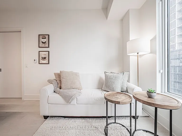 11 Yorkville Ave #1902 — Photo 11